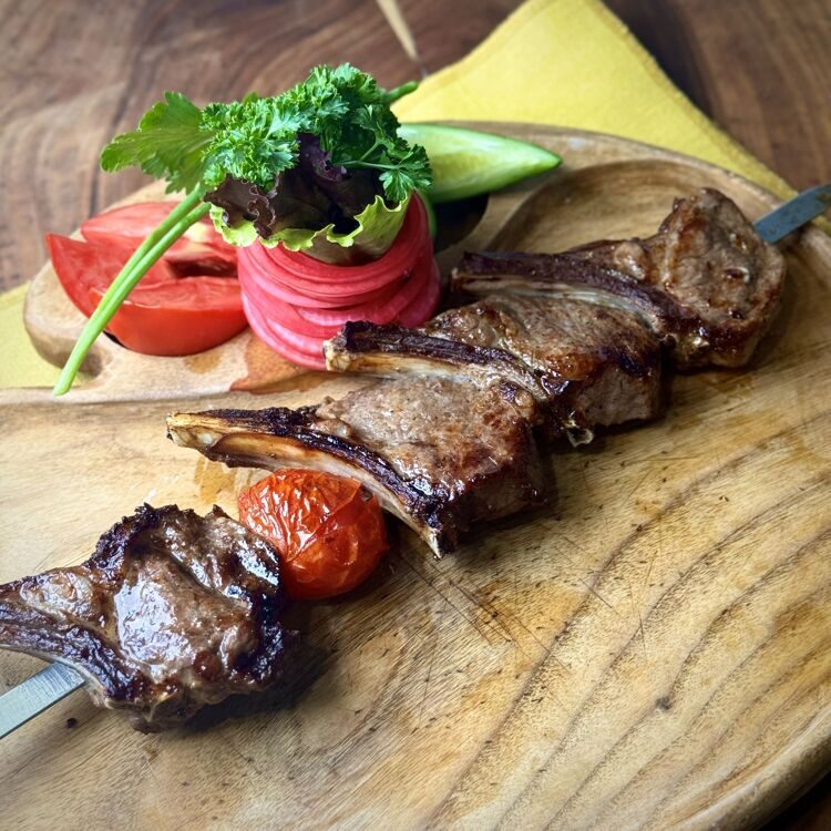 Qo'y qovurg'asidan shashlik